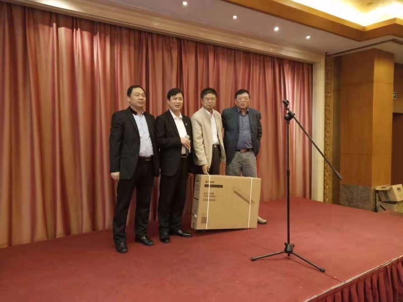 創(chuàng)想頒發(fā)一等獎取暖器 創(chuàng)想頒發(fā)一等獎取暖器