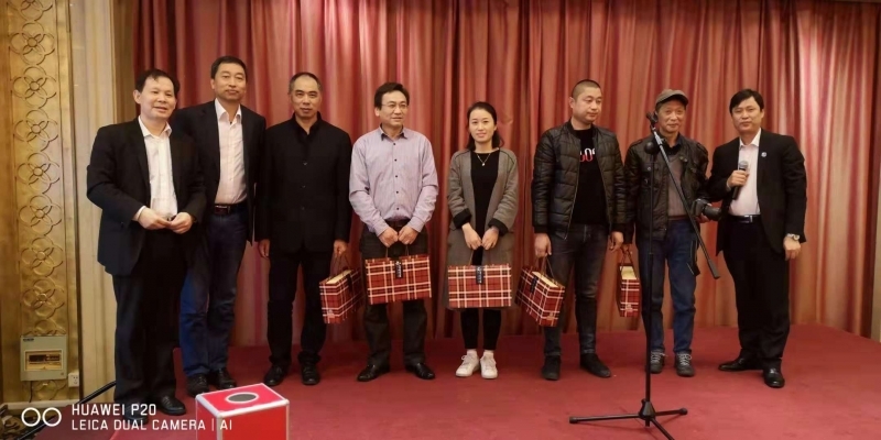 創(chuàng)想頒發(fā)三等獎 高級蜂蜜 創(chuàng)想頒發(fā)三等獎 高級蜂蜜